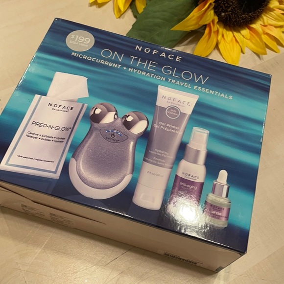 NUFACE Other - NuFACE On The Glow Microcurrent + Hydration Travel Essentials - Limited Edition